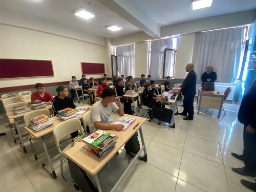 Kaymakamlığımızca Temin Edilen LGS Hazırlık Kitap Setlerinin Dağıtımına Başladık.