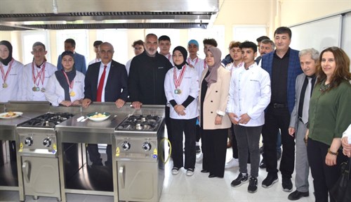 Karamürsel MTA Lisesi Öğrencilerinin  Altın Madalya Aldı.