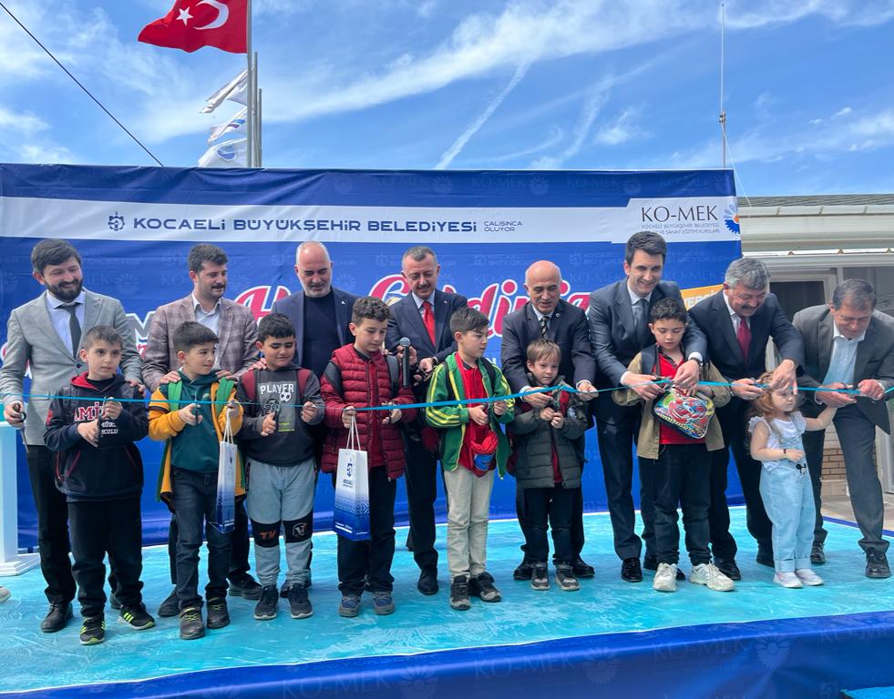Kaymakamımız Sayın Osman Aslan CANBABA Kocaeli Büyükşehir Belediyesi Meslek ve Sanat Eğitimi Kursları Yıl Sonu Açılışına Katıldı.